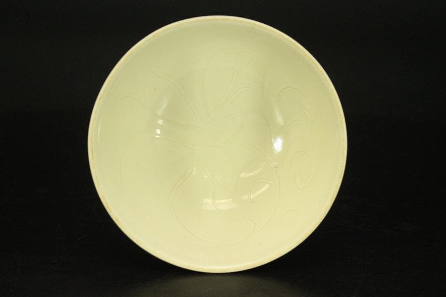 中国美術 白磁 刻 花紋 碗 一対(A281)