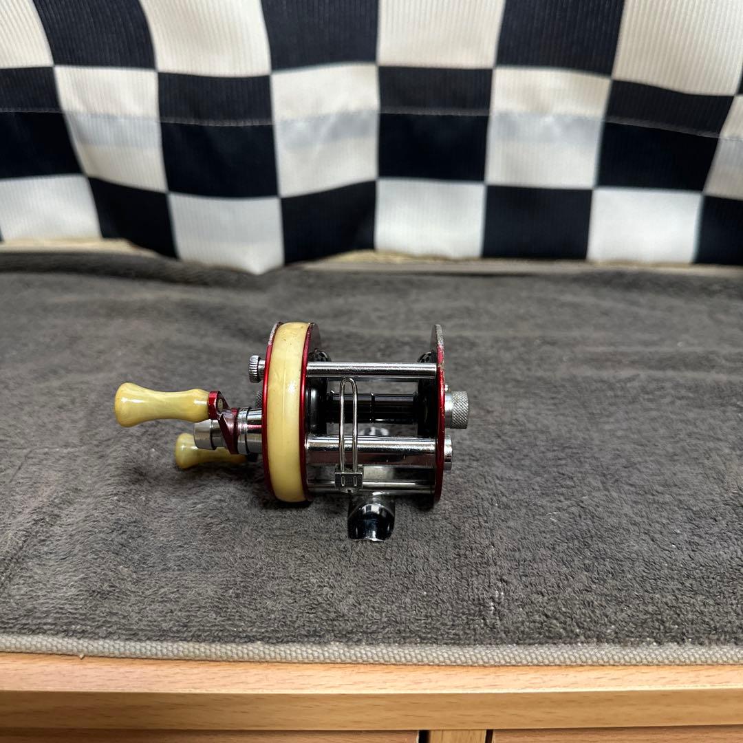 ABU 1750 A フィッシングリール 赤