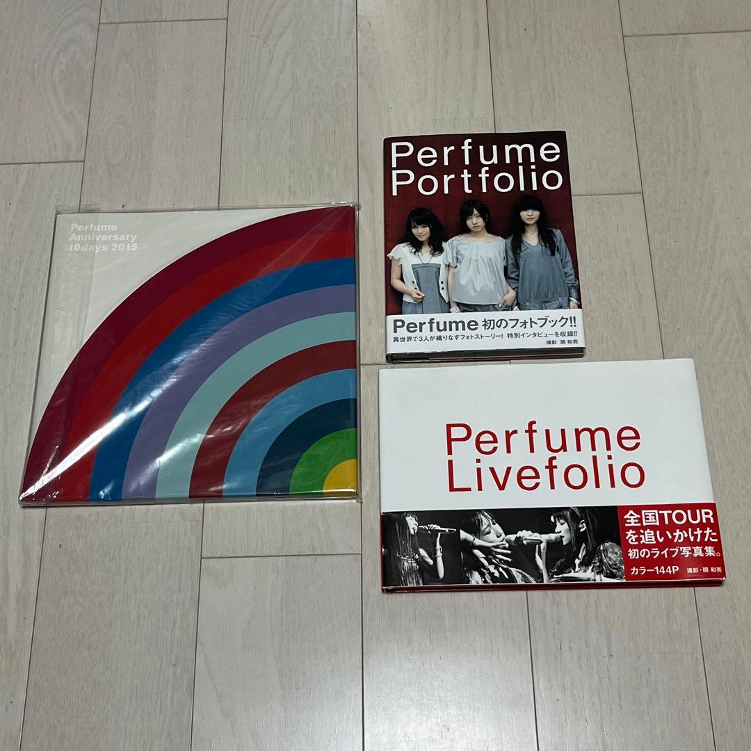 Perfume 写真集7冊、ツアーパンフレット9冊、書籍1冊　パフューム