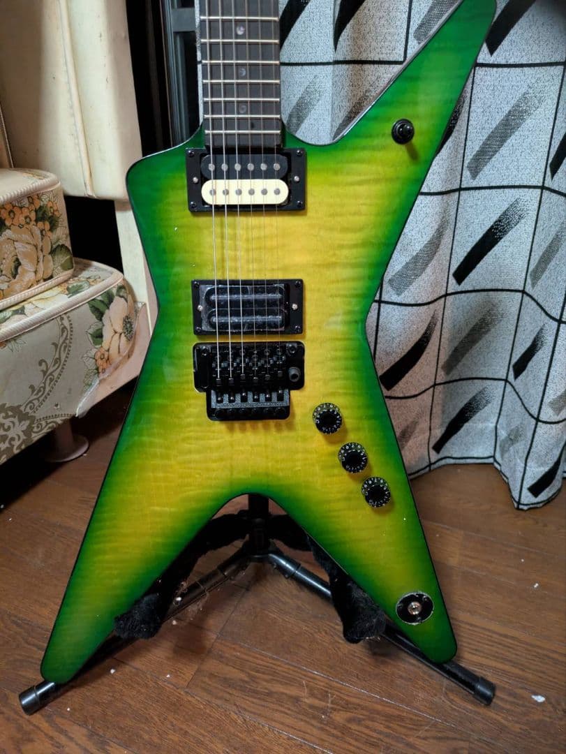 M*3様 変形ギター エレキギター グリーンサンバースト　ノーブランド