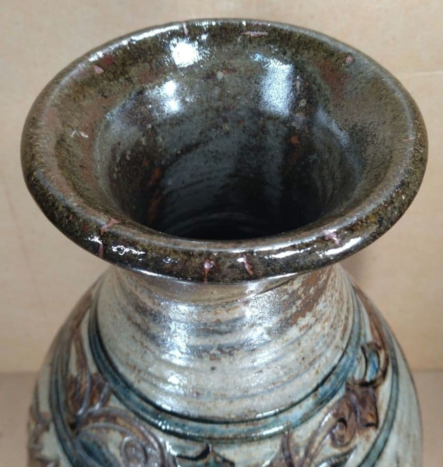 【本物保証】金城次郎 壷屋焼 海老魚紋壷(海老2魚2）共箱 人間国宝 ｈ31㎝