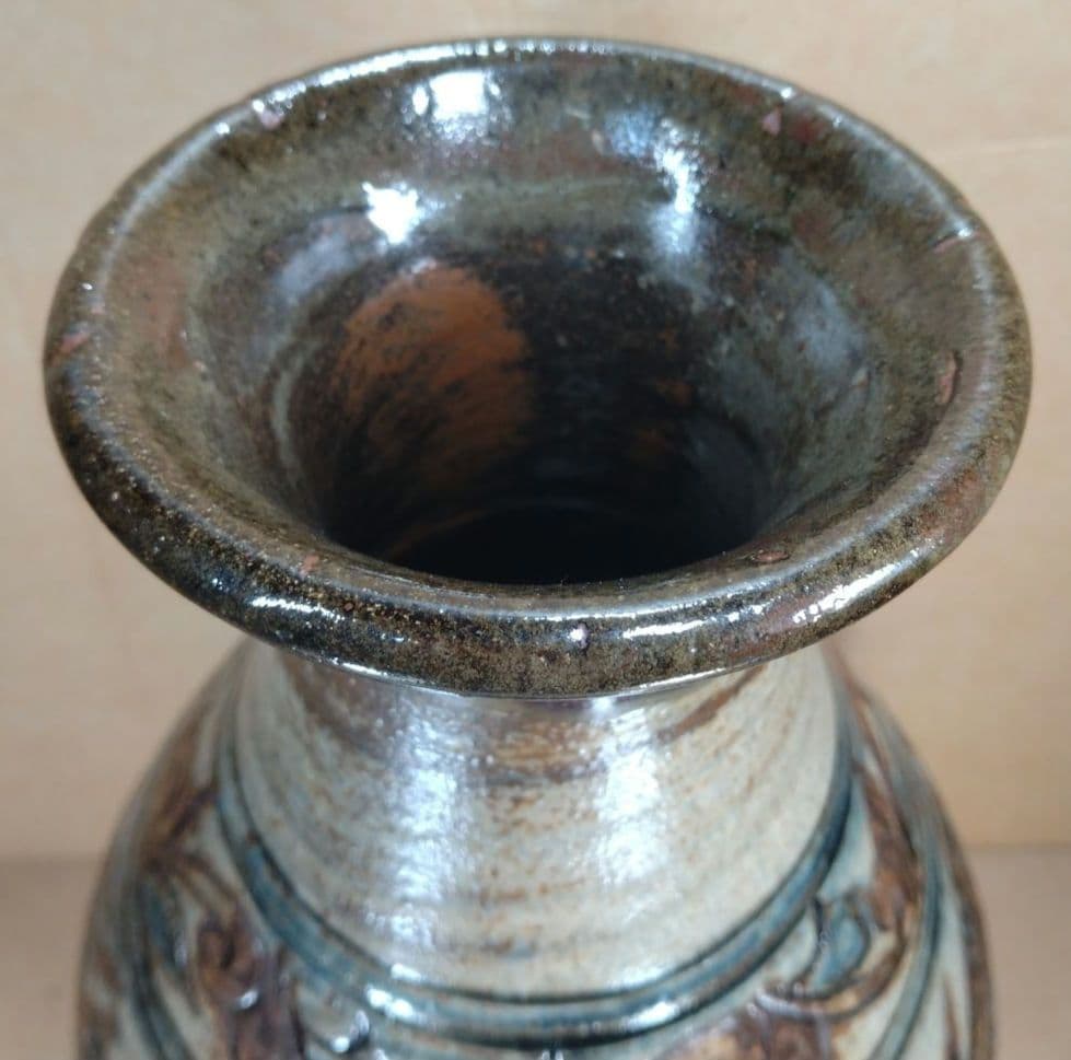 【本物保証】金城次郎 壷屋焼 海老魚紋壷(海老2魚2）共箱 人間国宝 ｈ31㎝