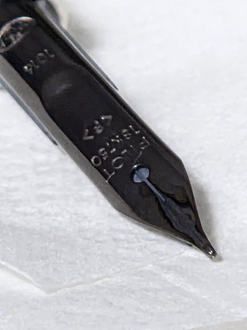 キャップレス万年筆　F　lic blue