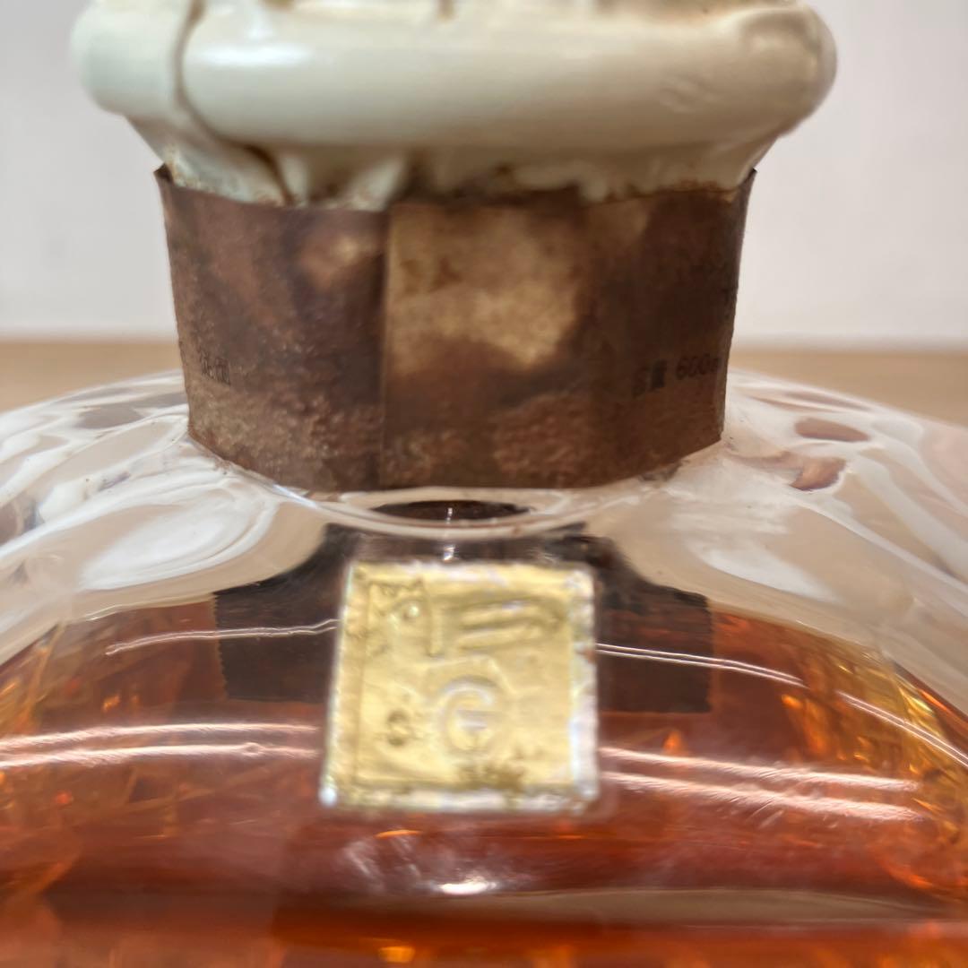 未開栓600mlウイスキー　サントリー インペリアル角瓶　ガラス蓋付き