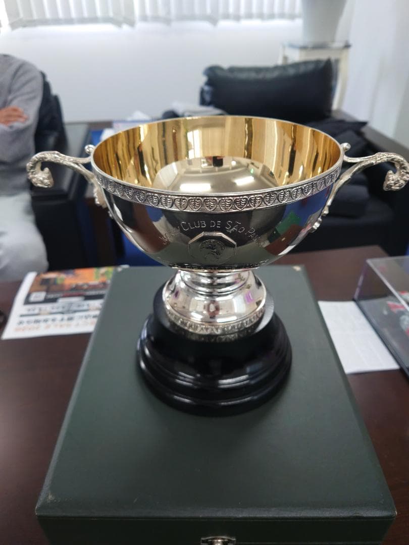 JRAオープン ブラジルカップ １着記念トロフィー