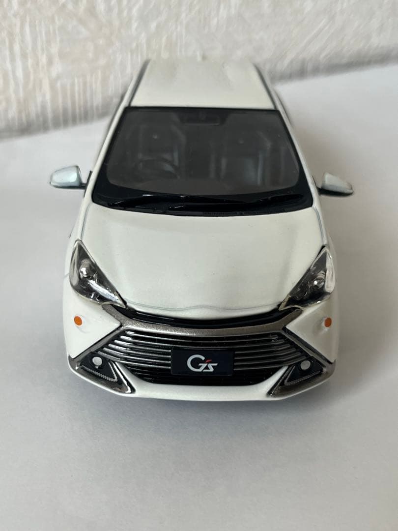 値下げ対応します。非売品トヨタ アクアG's ミニカー　1/30