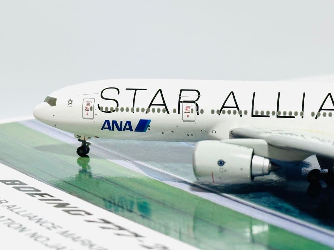 全日空商事 1/400 B777-200 スターアライアンス NH40002