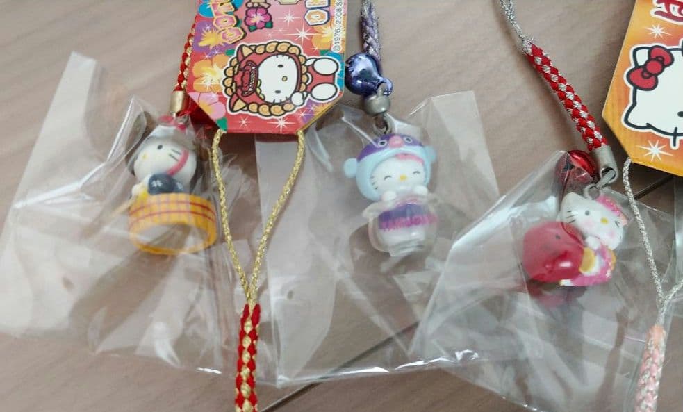 ハローキティ　ご当地ストラップ　８個セット