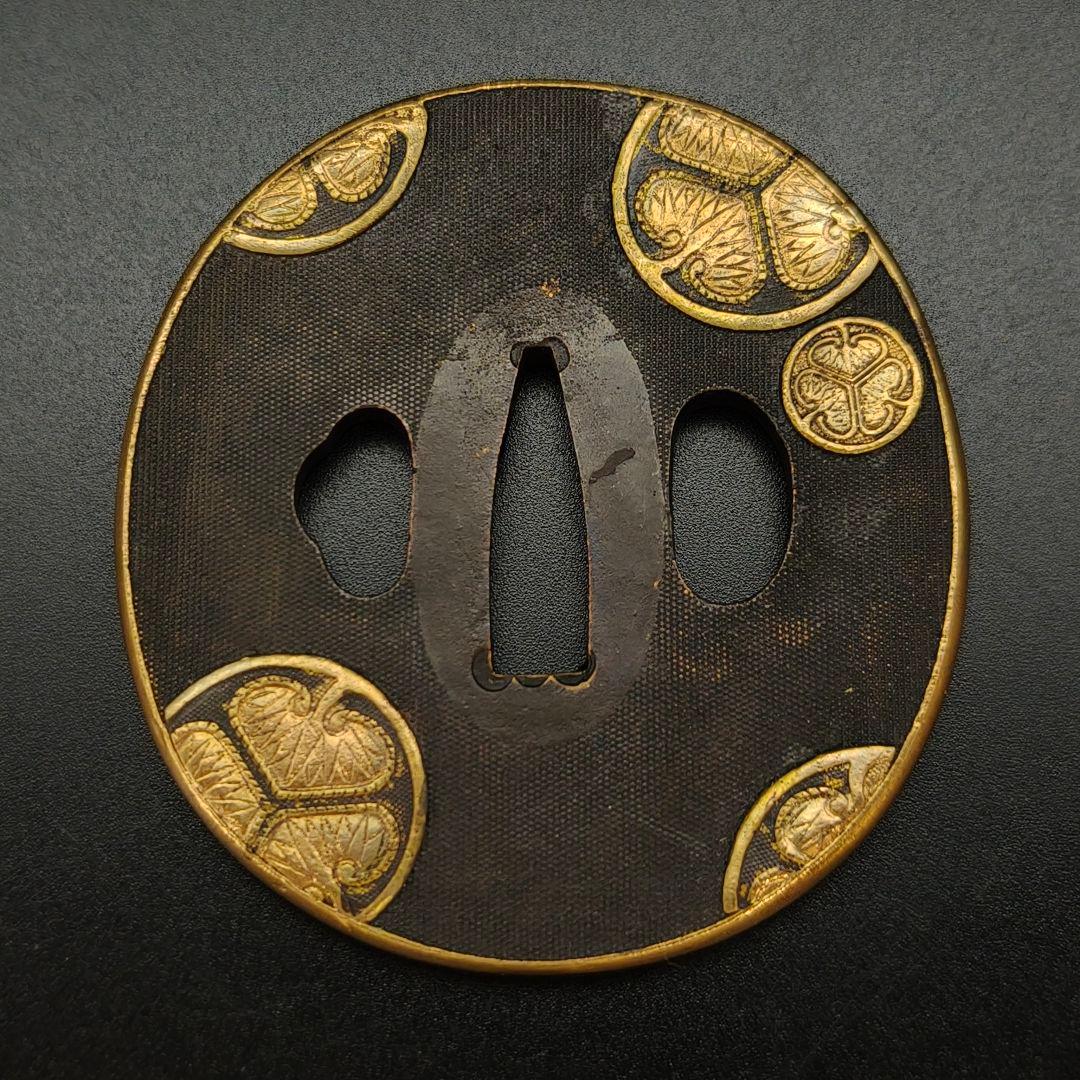 日本刀装具　家紋の図　三つ葉葵　刀鍔　銅地　細工　金メッキ　鍔　刀剣美術　武道具