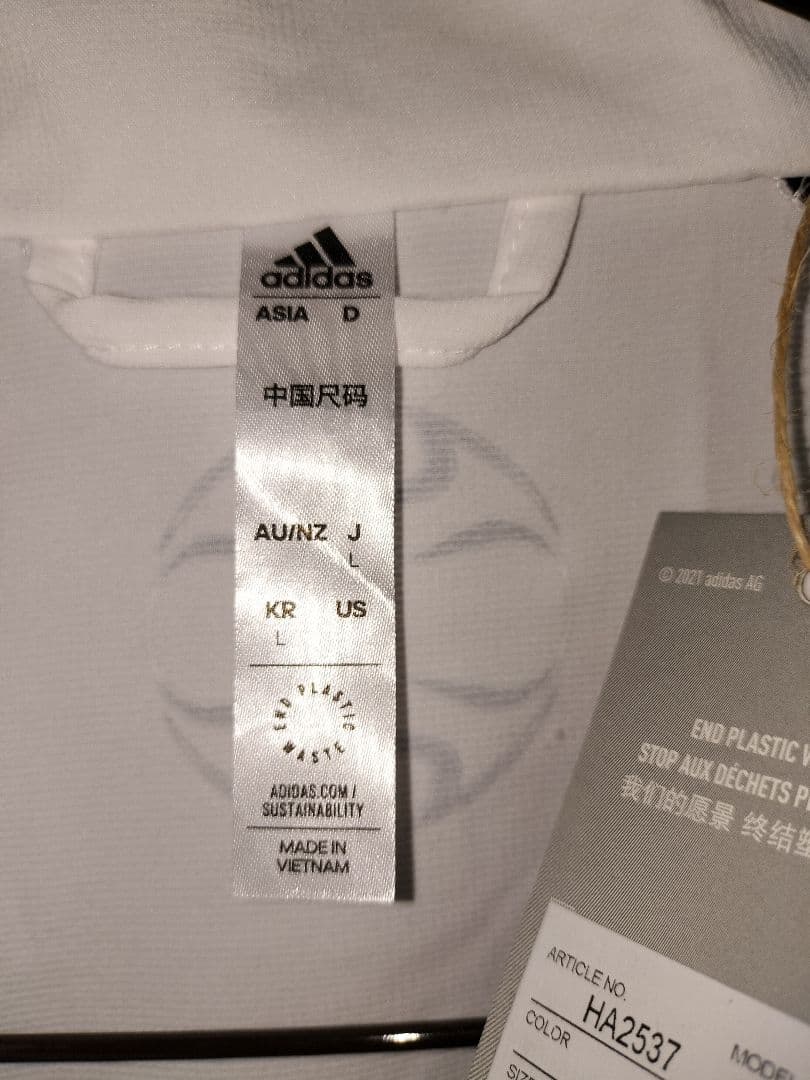 レアル・マドリード Teamgeist ウーブンジャケット ホワイト Lサイズ