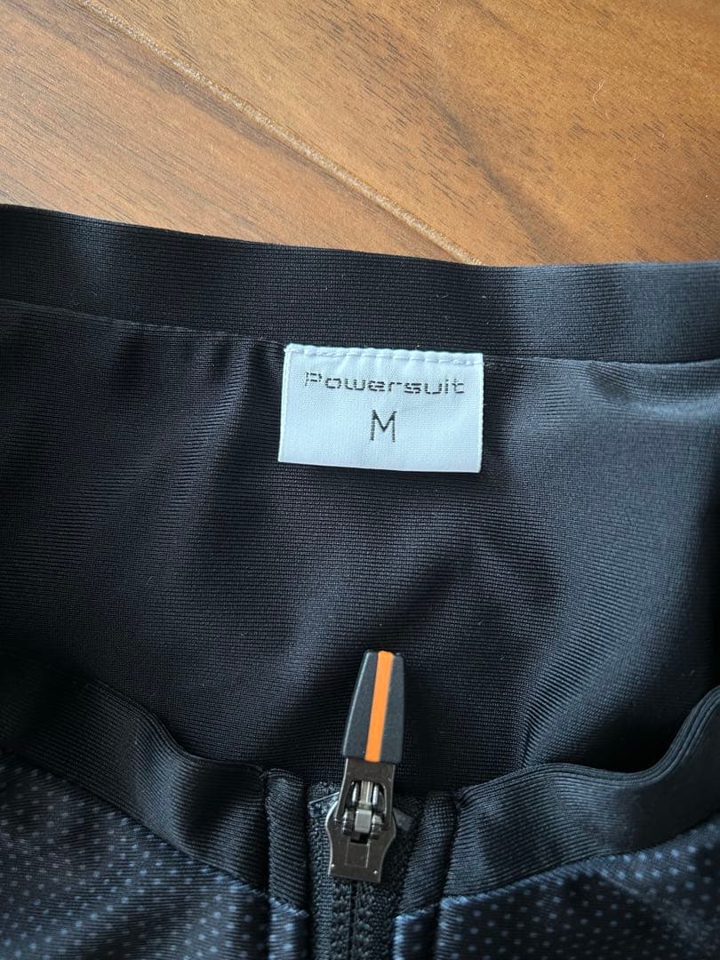 【箱あり】シックスパッド　パワースーツ　トップ Mサイズ