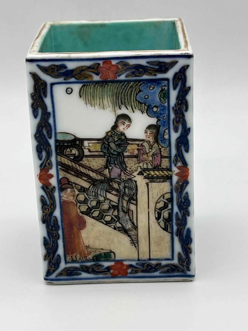 清乾隆時代【大清乾隆年製】在銘 琺瑯彩松石緑釉人物文四方筆筒 西廂記 (F-2)