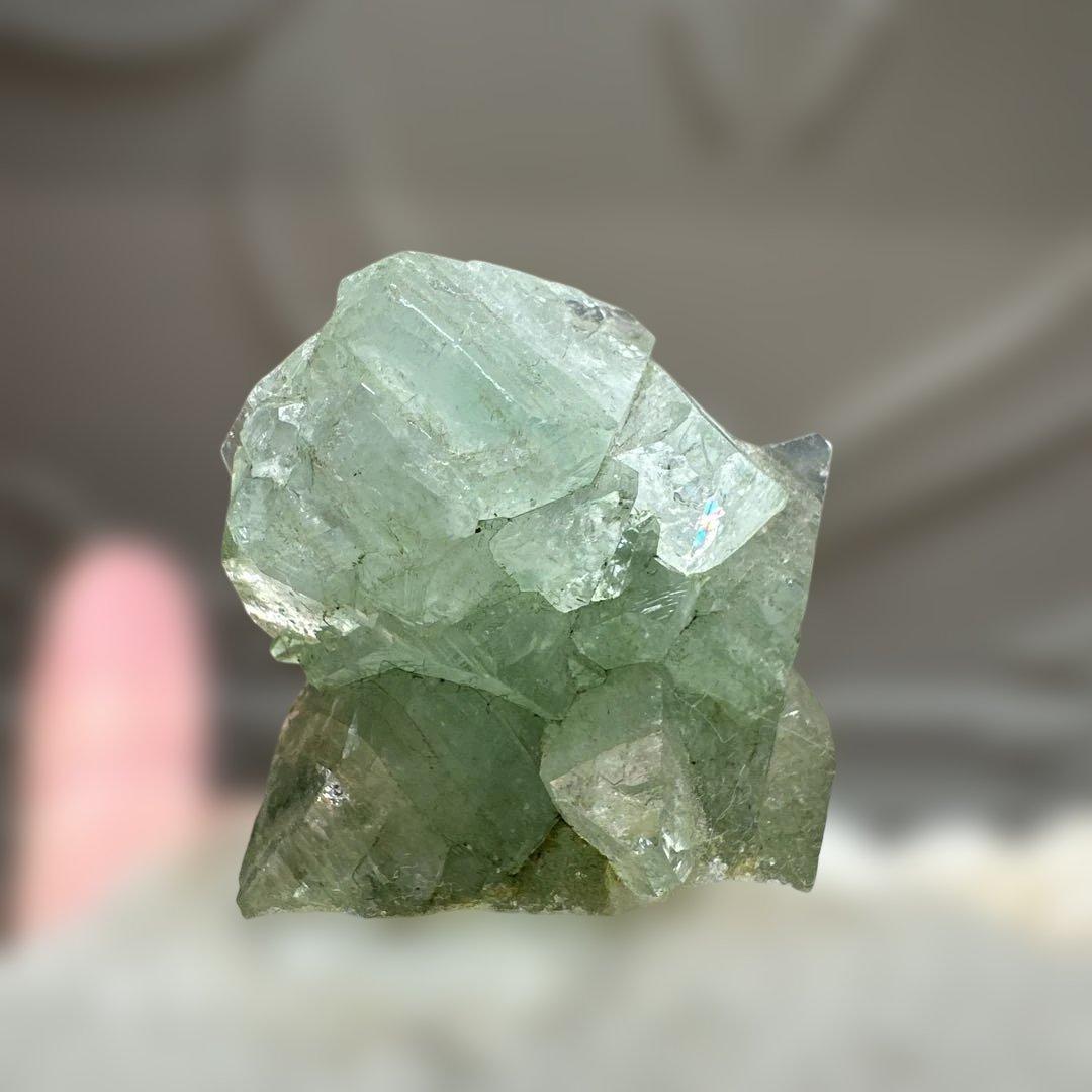 希少！グリーンアポフィライト＋スティルバイト＋クォーツ母岩付