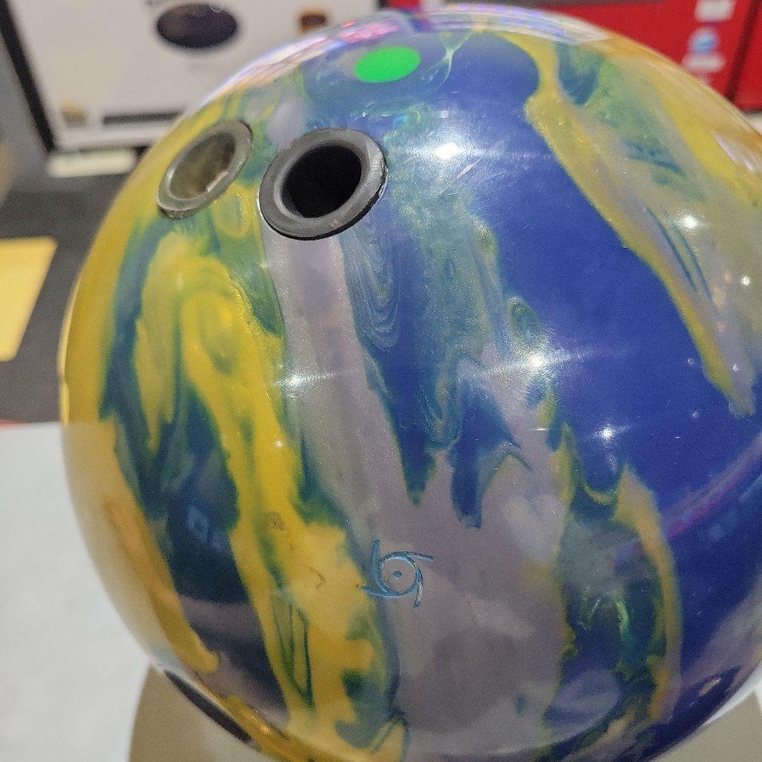 初代サミット　STORM15ポンド　ボウリングボール