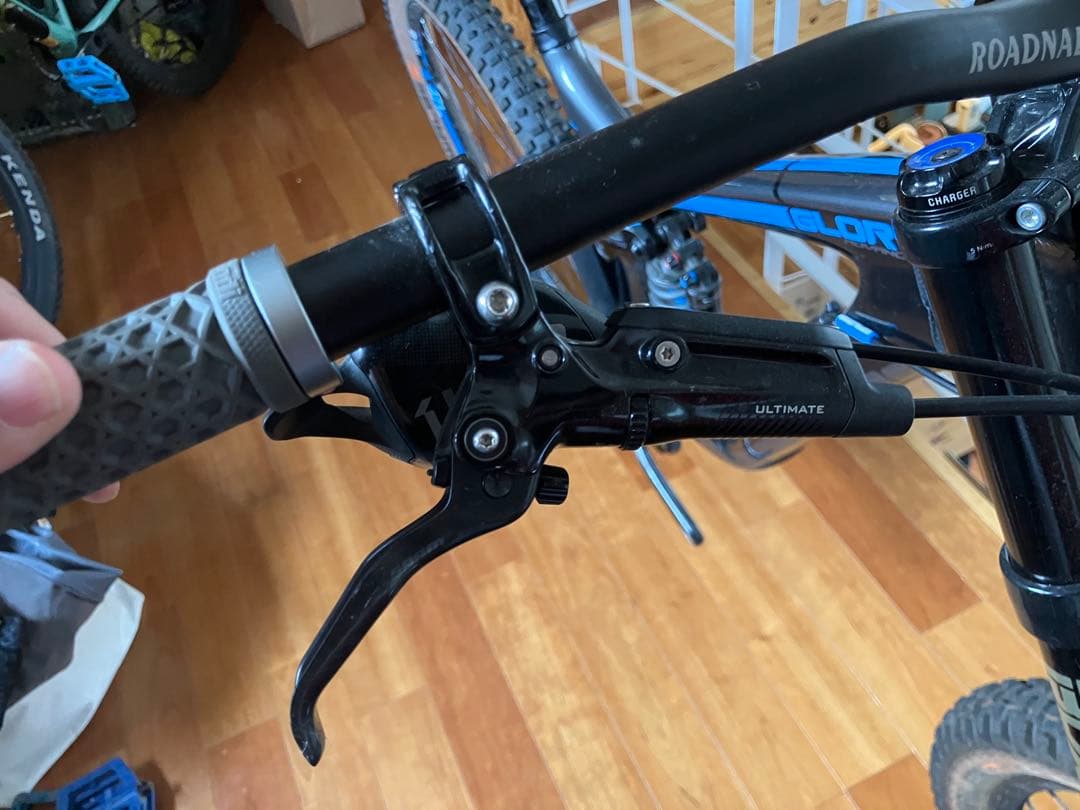 Giant Gloryフルサスペンション27.5 2015カーボンフレームDH