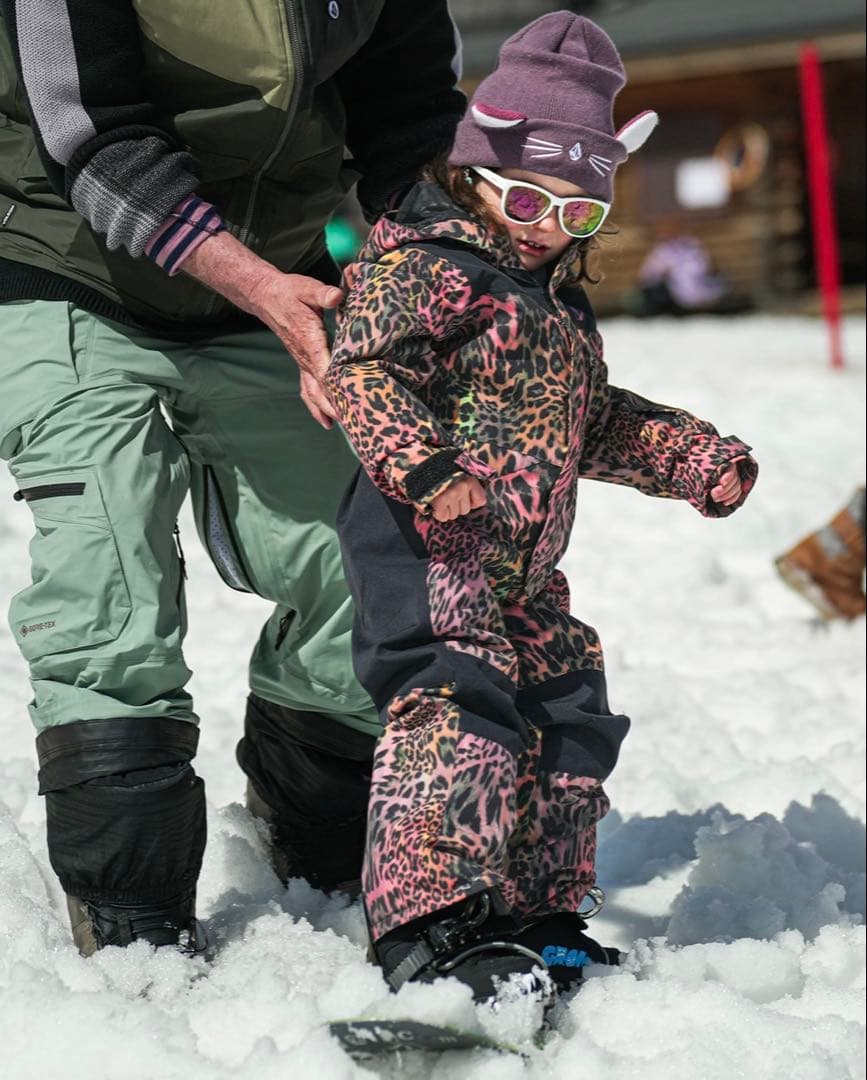 【新品タグ付き】VOLCOM キッズ ウェア 4T レオパード Burton