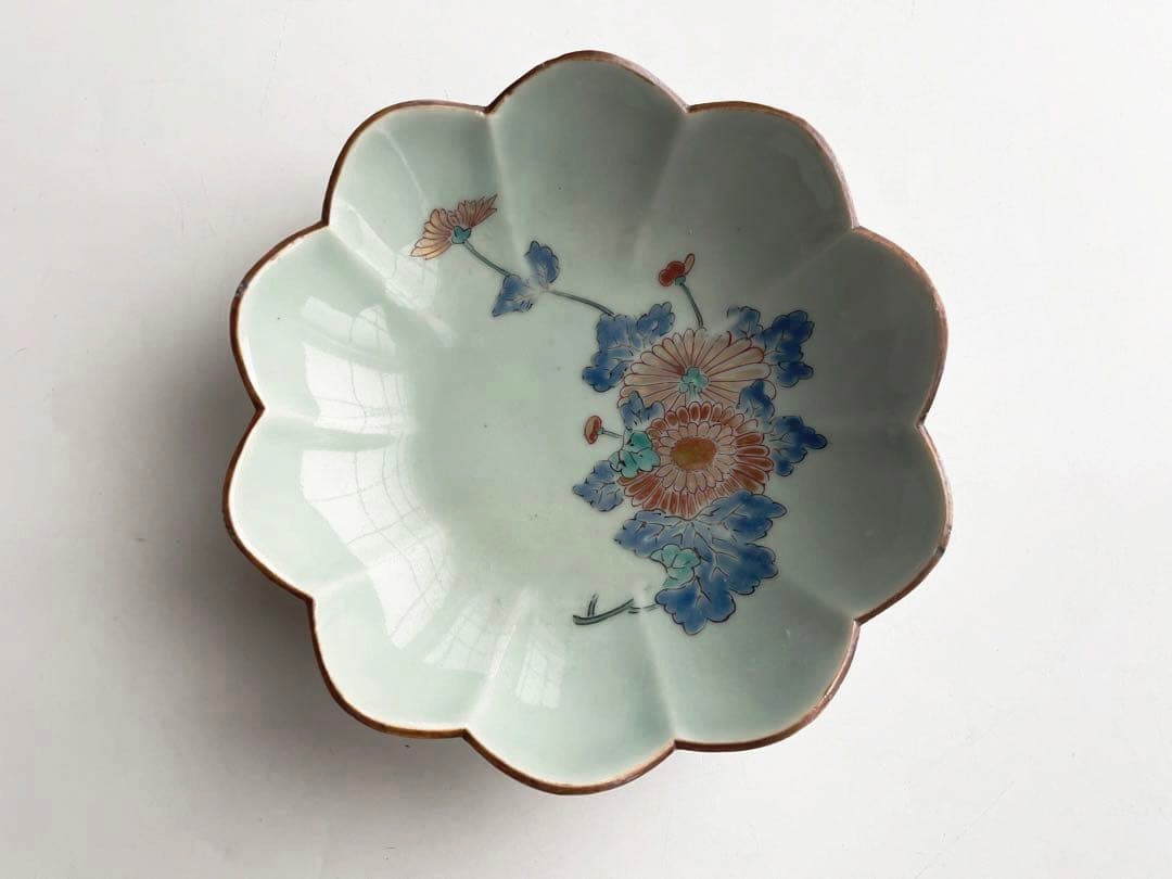 骨董　アンティーク　柿右衛門青磁　青磁色絵　菊図　輪花縁　膾皿　なます皿　菊花皿