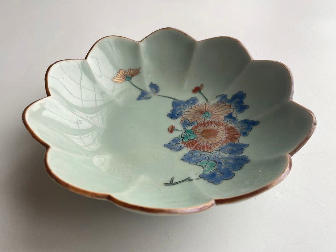骨董　アンティーク　柿右衛門青磁　青磁色絵　菊図　輪花縁　膾皿　なます皿　菊花皿