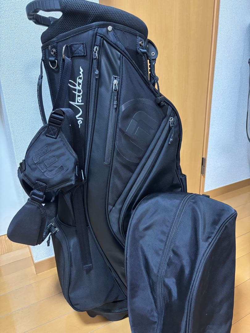 Travis Mathew ブラックキャディバッグ