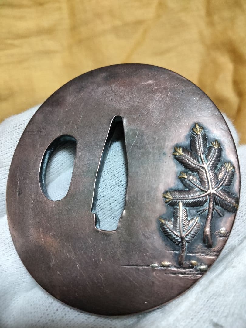 銅鍔　鐔(石黒政近花押　松図)江戸時代　石黒政広門人　安政期　箱付き