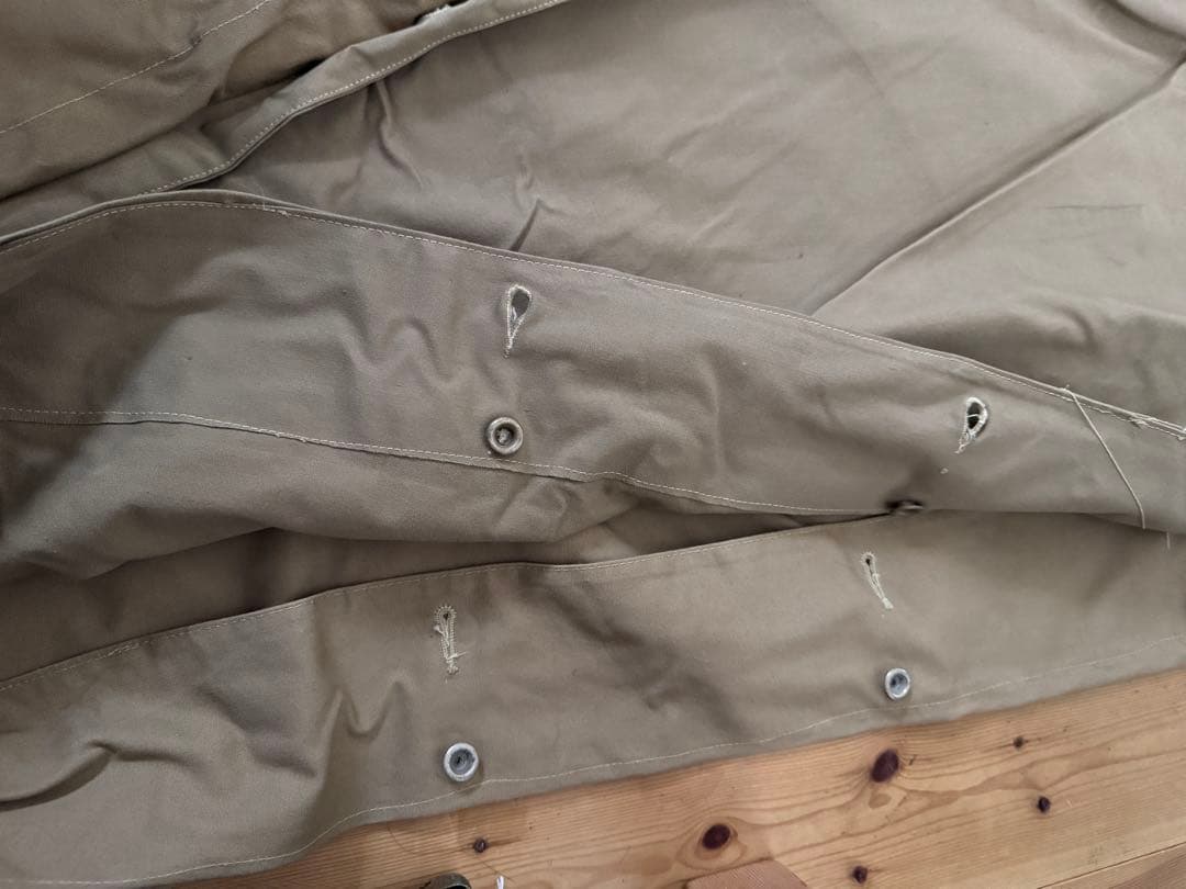 フランス軍幕　パップテント　木製ポール、ペグ付き　ボタン ハトメ欠損無し