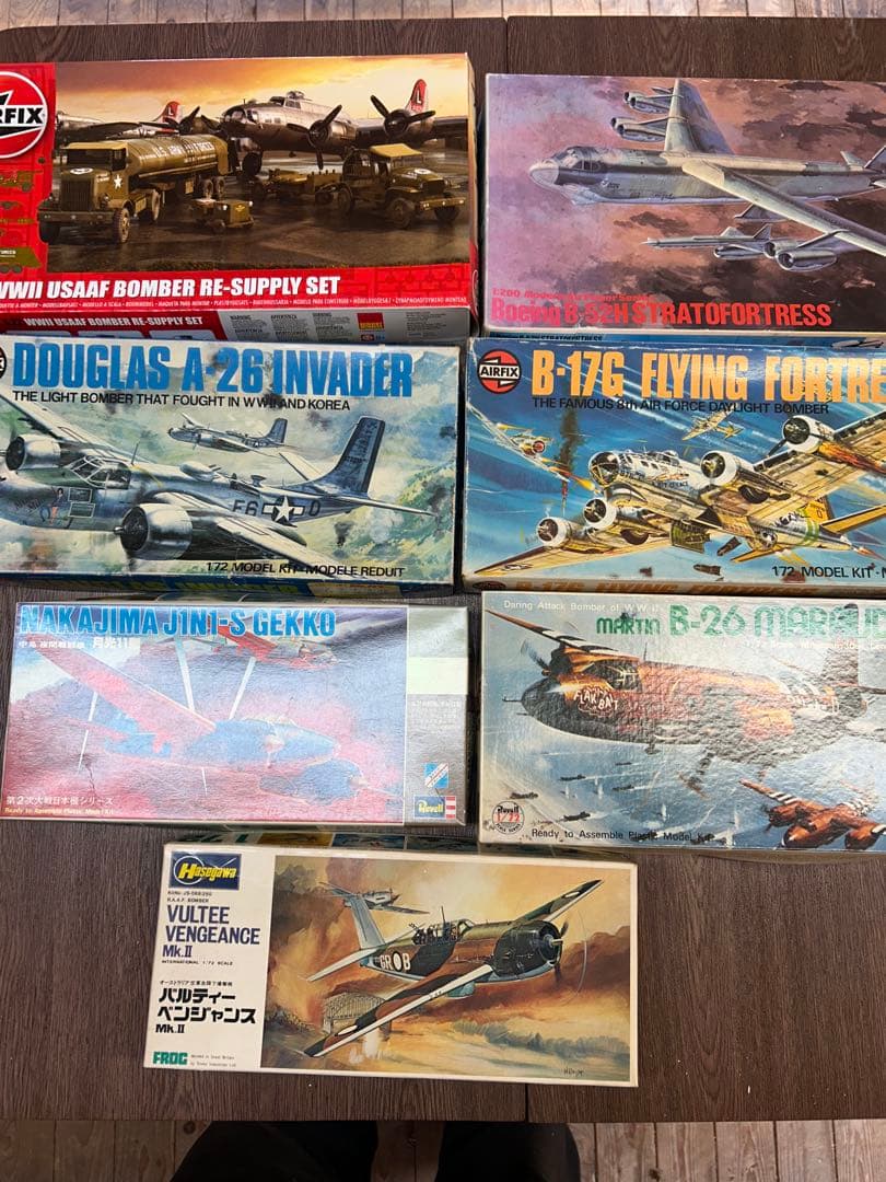 プラモデルセット 多様な戦闘機と戦車