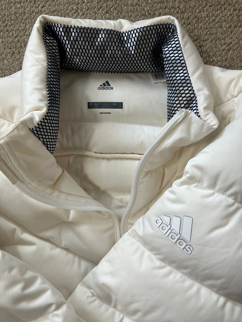 adidas ホワイトダウンジャケット