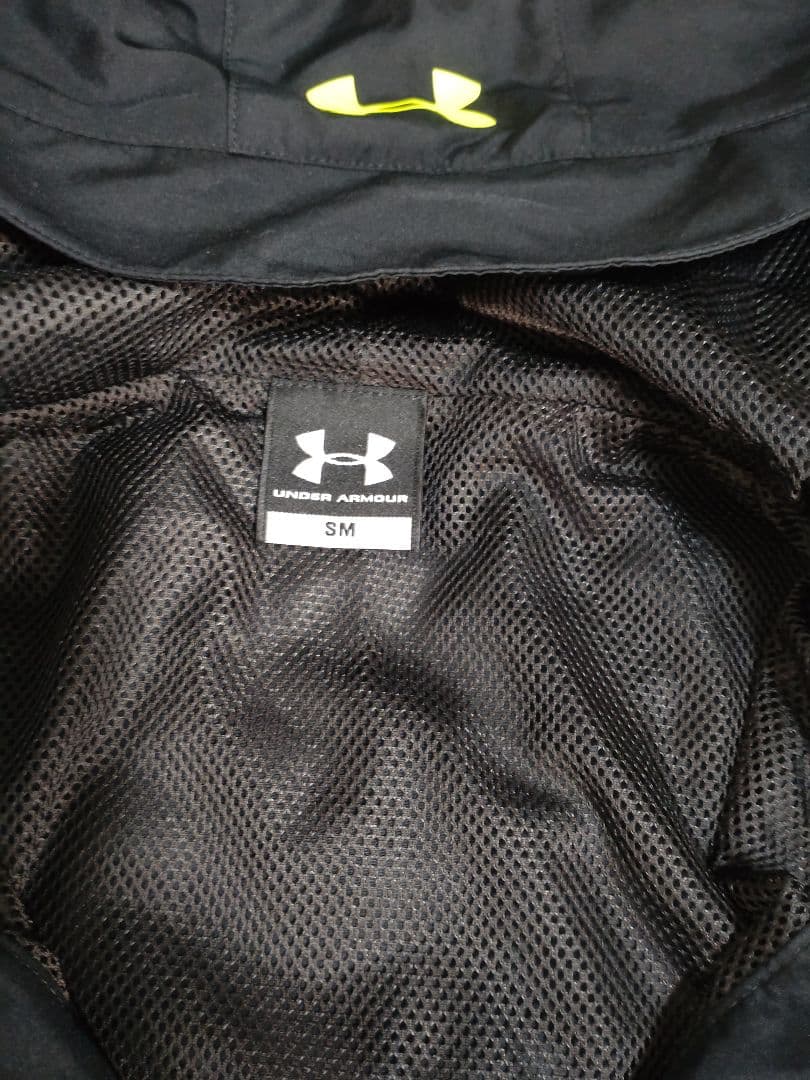 新品同様アンダーアーマーUNDER ARMOUR ジャージセットアップＳＭ