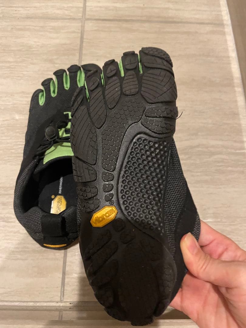 ウォーキング・ランニングウェア V-Run RETRO 21W8002 black/green 22.5cm