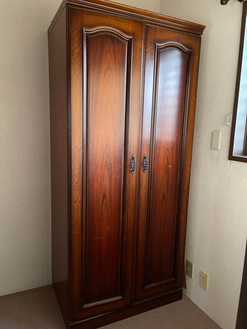 1/27までアンティークワードローブ