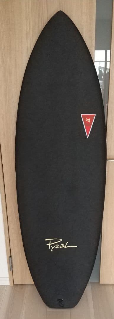 【新古・美品・フィン付き】パイゼルPIZEL グレムリン 5.6