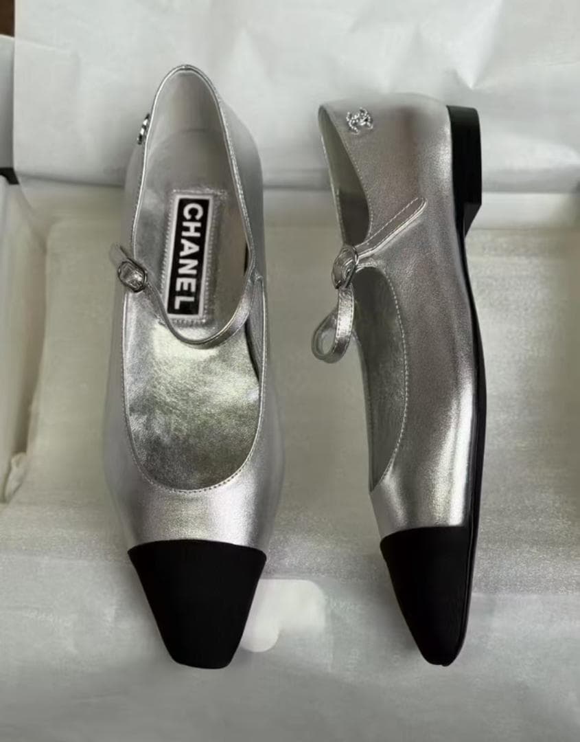 CHANEL シルバー ブラック メリージェーンシューズ