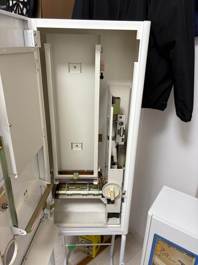 カードガチャガチャマシン　手動式自動販売機　ダイト　DF-8