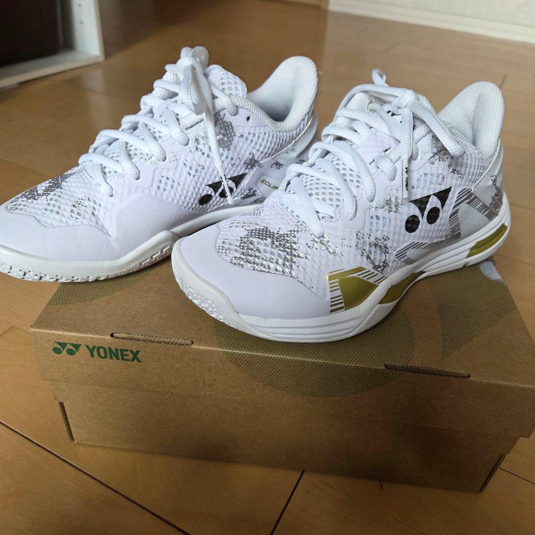 ヨネックス　YONEX エクリプションZ 22.0cm