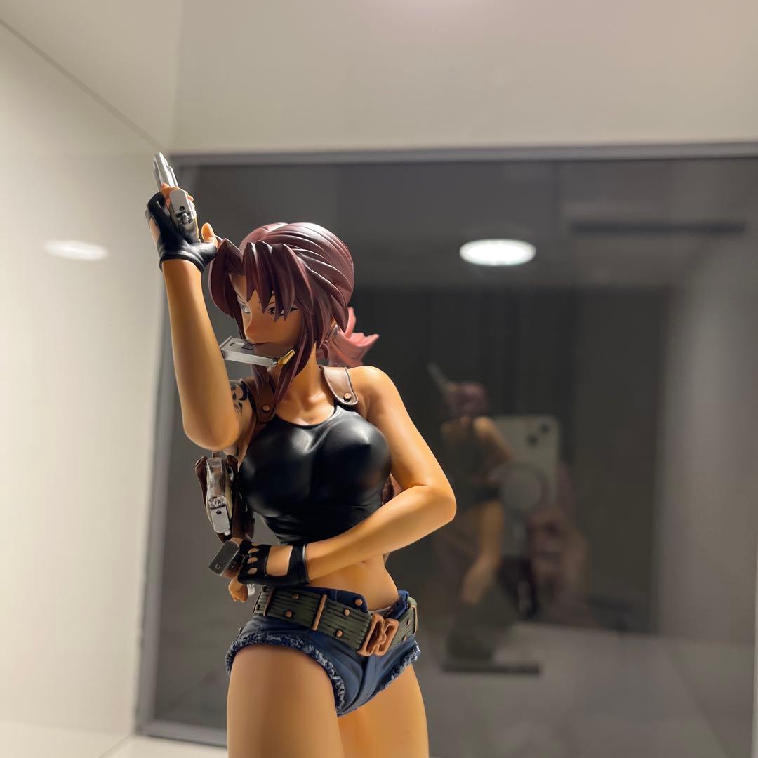 キャラグミン レヴィ ブラックラグーン 塗装完成品 アクリルケース付き