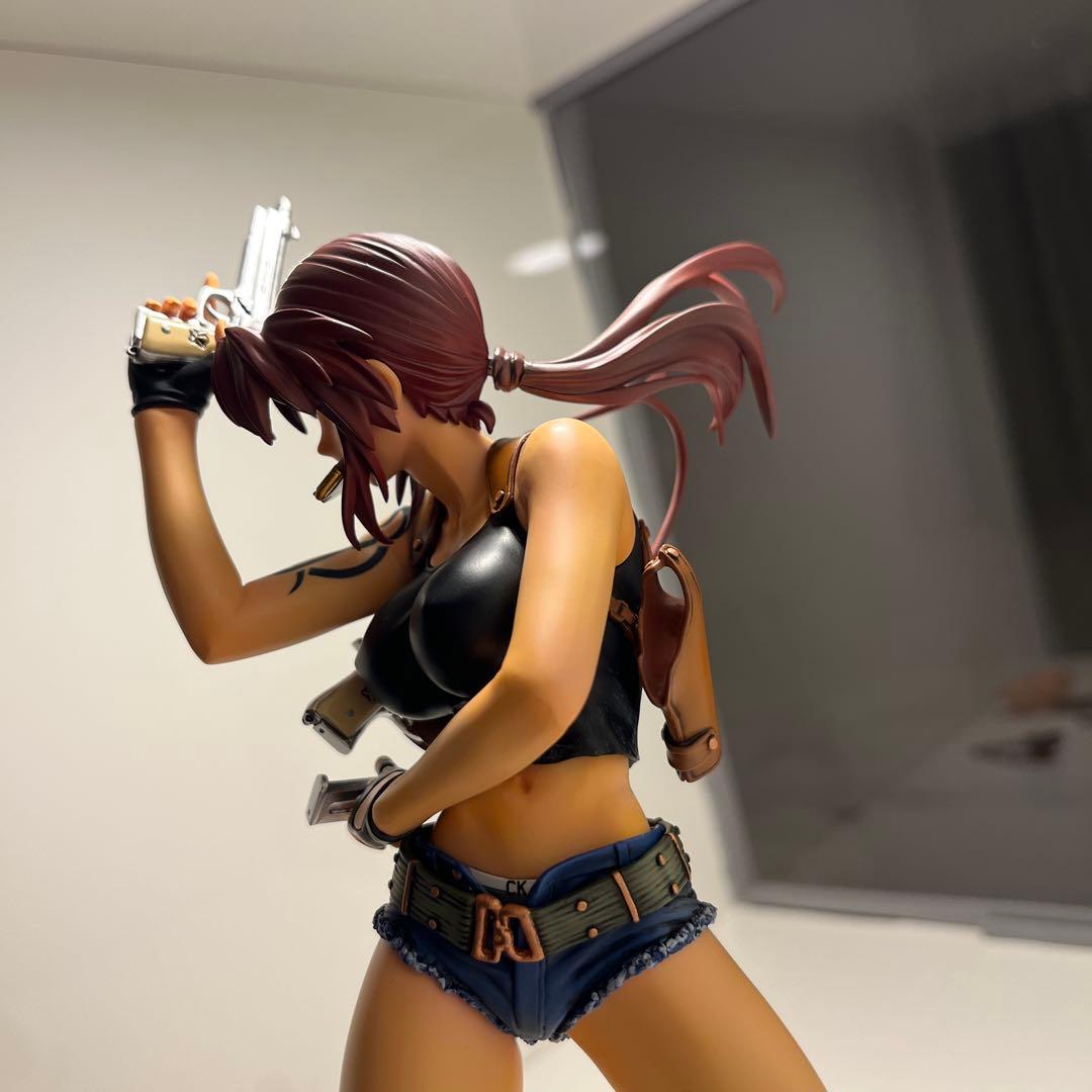 キャラグミン レヴィ ブラックラグーン 塗装完成品 アクリルケース付き