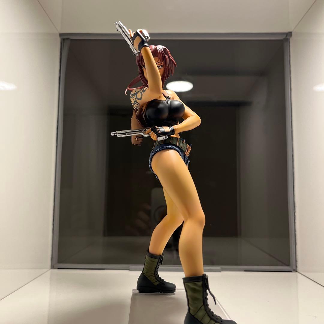 キャラグミン レヴィ ブラックラグーン 塗装完成品 アクリルケース付き