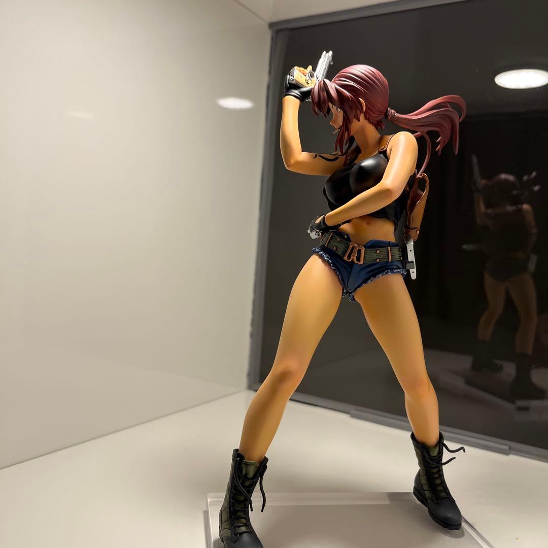 キャラグミン レヴィ ブラックラグーン 塗装完成品 アクリルケース付き