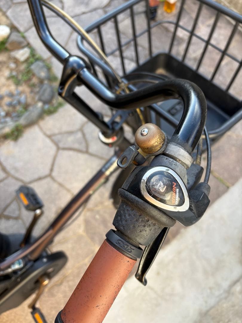 大阪発　電動アシスト自転車 ダークブラウン 前カゴ付き　パナソニック　グリッター