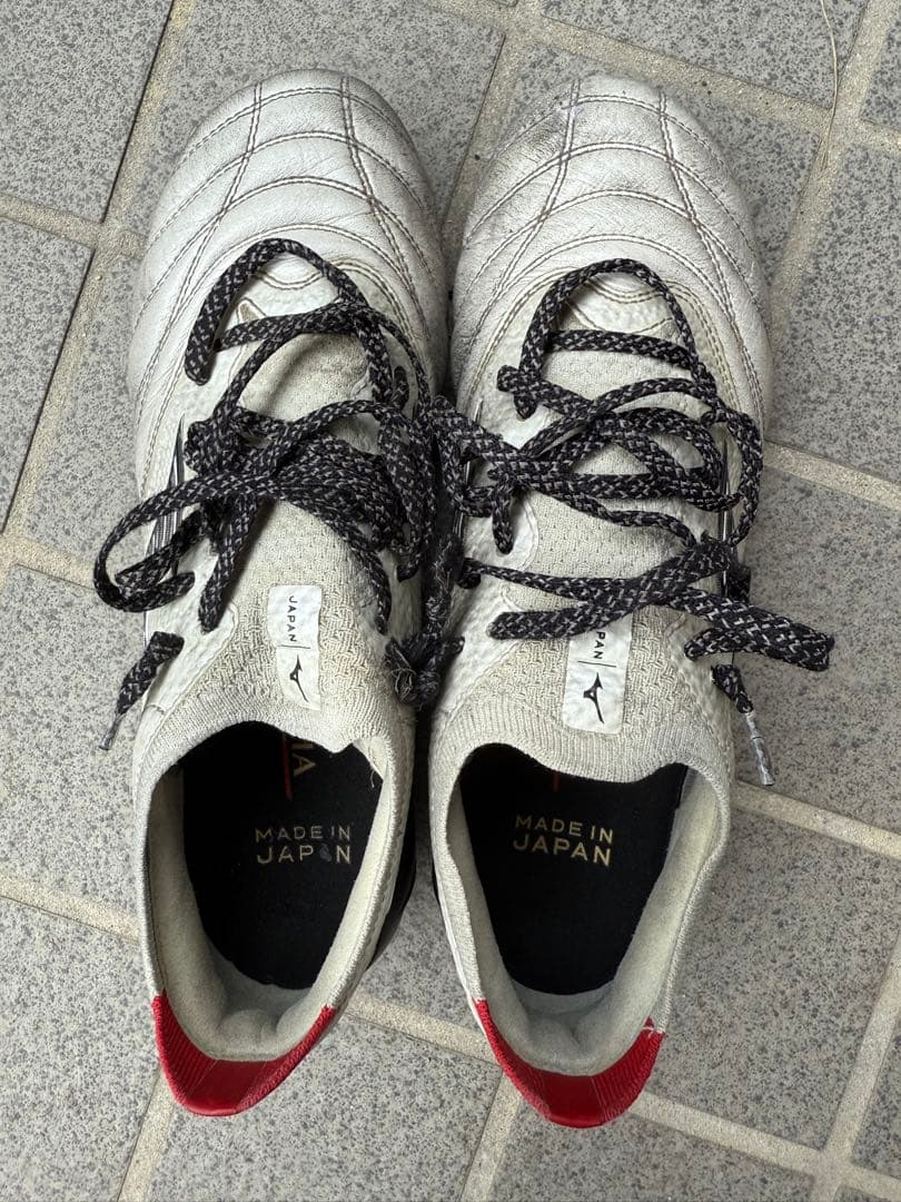 Mizuno モレリアネオ4β サッカースパイク　ホワイト/レッド 23.5