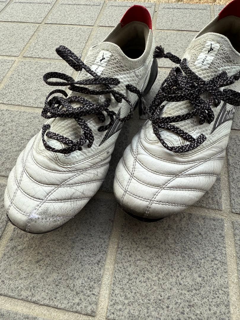 Mizuno モレリアネオ4β サッカースパイク　ホワイト/レッド 23.5