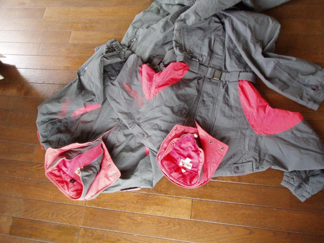 ellesse（エレッセ）スキー、スノボーウエアー　ペアー男L　女Ｍサイズ