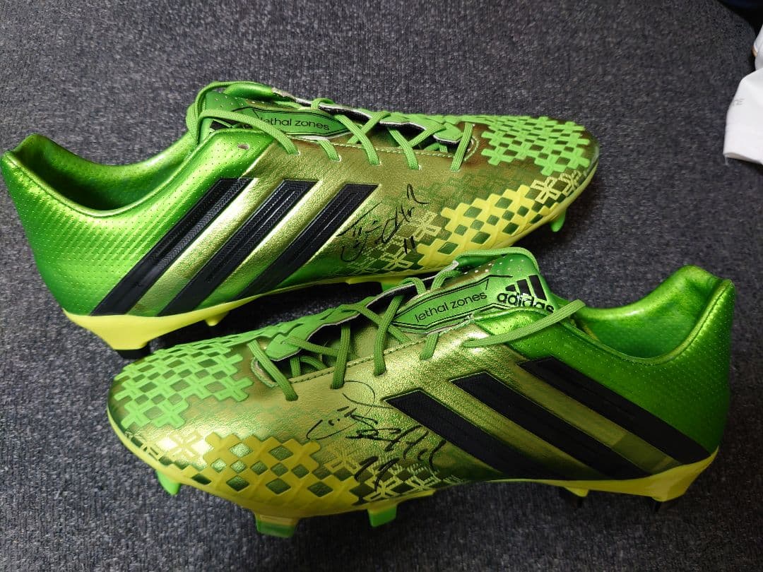 オスカル直筆サイン入りスパイク  2012CWC抽選当選品