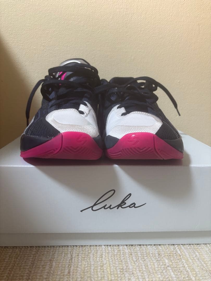Jordan Luka 4 シューズ 黒/白/ピンク