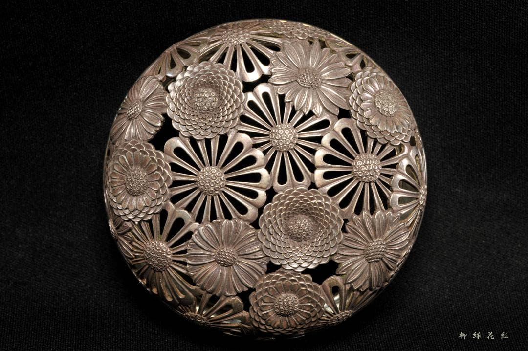 二代 加藤渓山 牙黄磁 香炉 喜寿 共箱 公春銘 菊透銀火屋添