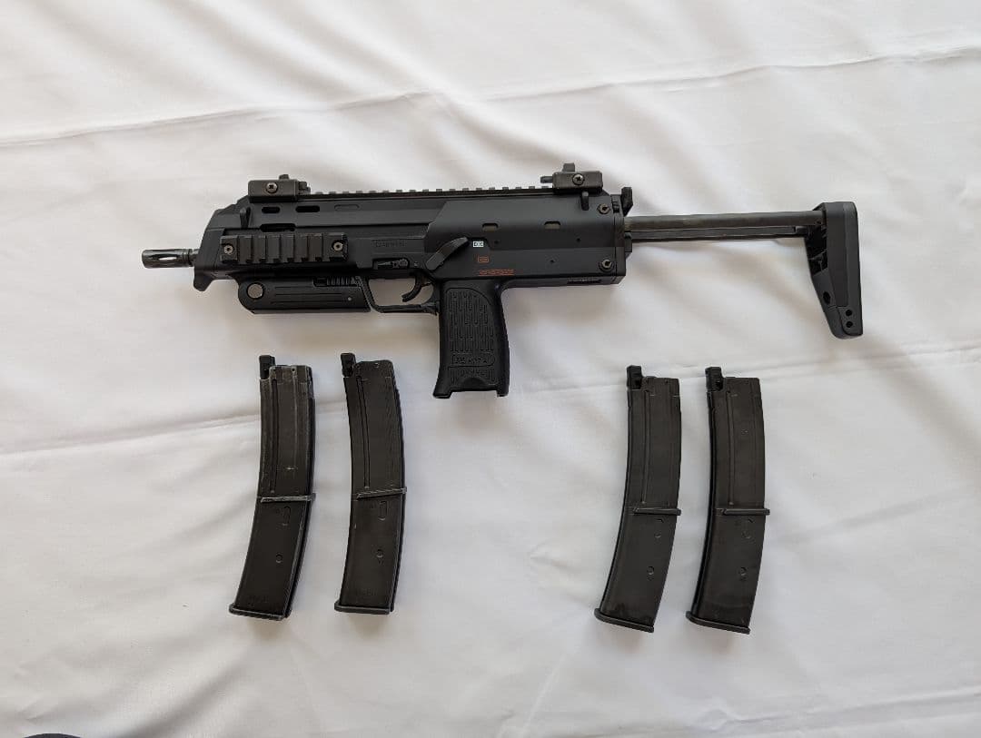 東京マルイ　MP7A1GBB　マガジン４本ケース付き