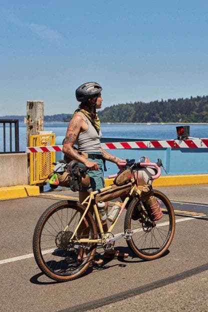 SWIFT INDUSTRIES ホールドファスト ハーフフレームバッグ M 黒