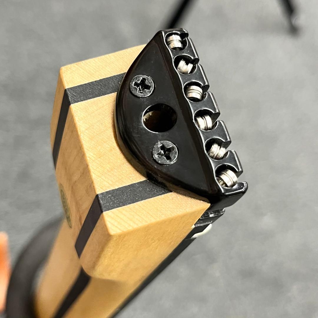 【11132】【新品】 ヘッドレスギター 汎用ケース付 ブラック✕ナチュラル