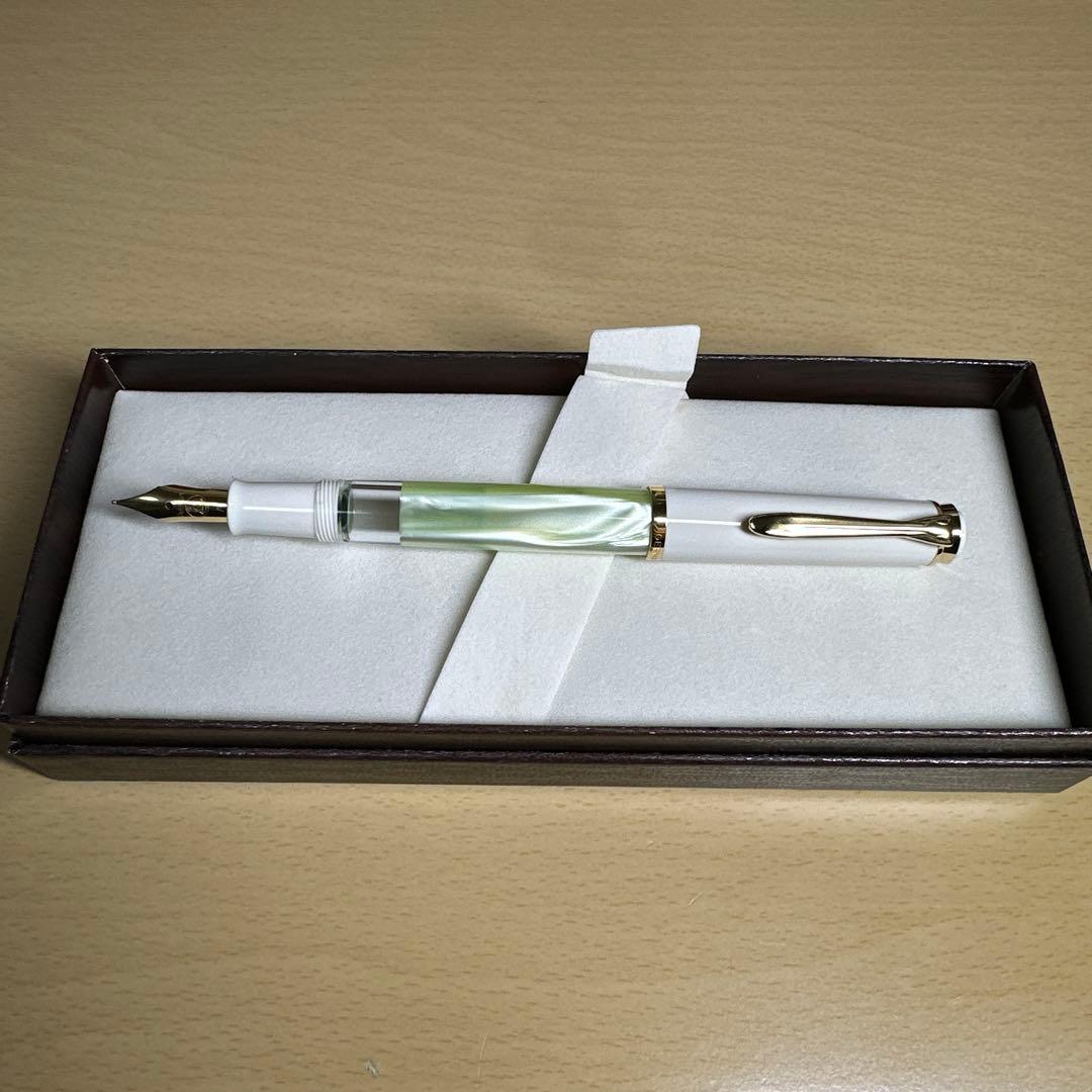 Pelikan ペリカン　クラシック　M200 パステルグリーン　字幅F 万年筆