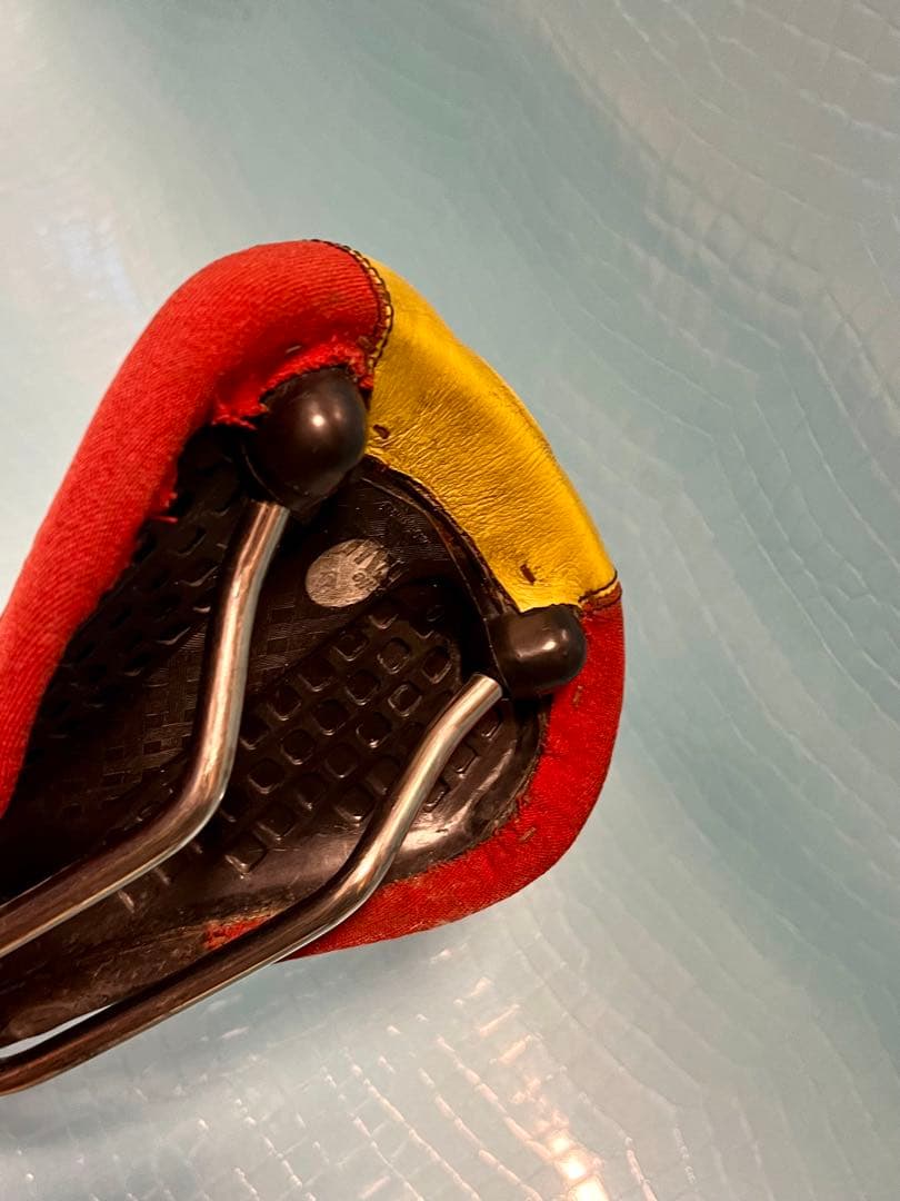 Marc Pantoja 海賊デザイン パンターニサドル